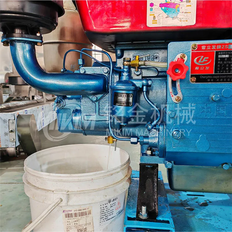 Mașină pentru prepararea hranei pentru pui